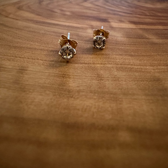 10kt gold and cubic zirconia studs (new) - Picture 5 of 5